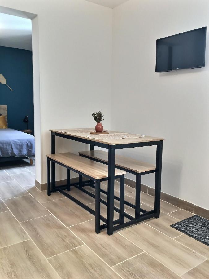 Bleu Lavande - Coquet Appartement Ambiance Village Istres Esterno foto