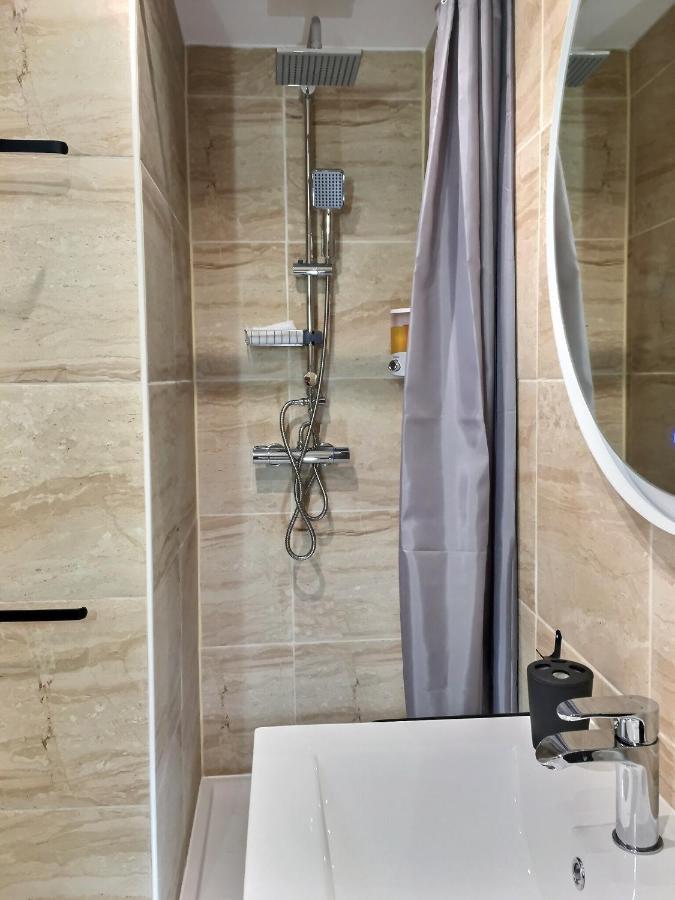 Bleu Lavande - Coquet Appartement Ambiance Village Istres Esterno foto